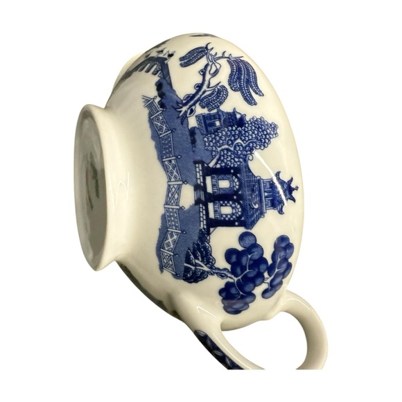 Johnson Brothers Willow Blue Sugar Bowl with Lid in Classic Blue Willow Pattern - Picture 8 of 10